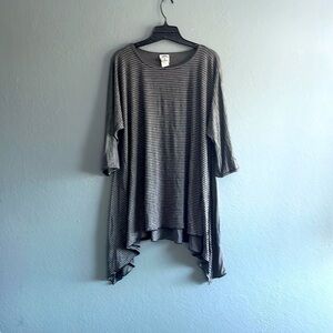 Carol Turner collection gray striped front flowing bottom shirt size S/M